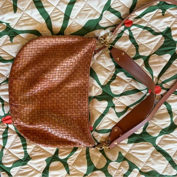 Clare V. Woven Moyen Messenger - Picture 7 of 11